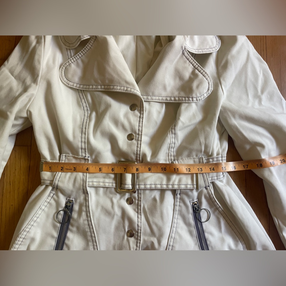 70s Vintage White Belted Jacket - Picture 6 of 8